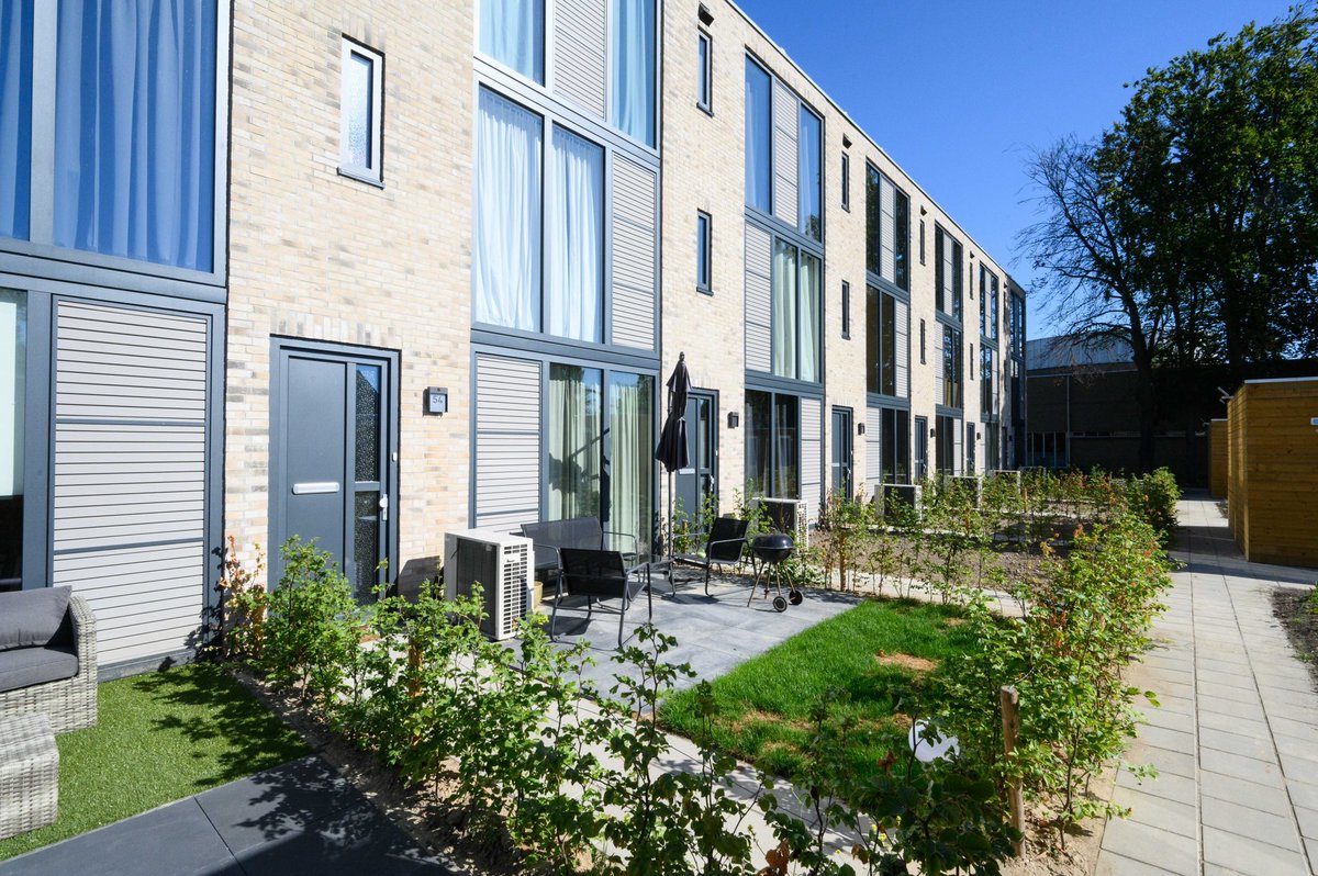 Flexwoningen zijn de snelste manier om betaalbare woningen toe te voegen. In de eerste helft van 2023 zijn er 2.100 woningen opgeleverd en er zitten er voor dit jaar (10.000) en volgend jaar (16.000) nog duizenden in de planning. Lees hier de Kamerbrief⤵️
volkshuisvestingnederland.nl/actueel/nieuws…