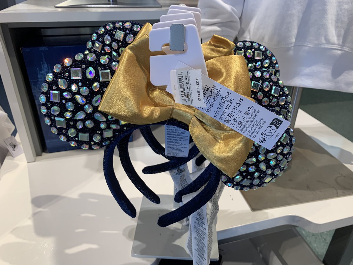 ShopMouseToGo's tweet image. Disney World white peace sweatshirt and peace ears.

Please message for pricing and ordering.

#Disney
#MouseEars
#MouseToGo