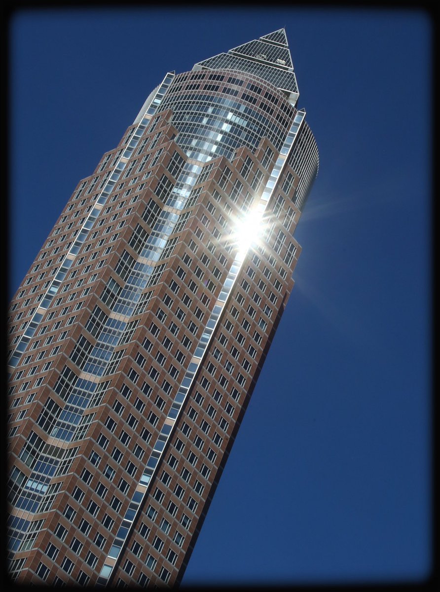 ChrissyvWellean's tweet photo. … urban giant … #mainhattan #frankfurt #messeturm #urban #sunlight #reflection #skyscraper #mood #atmosphere #endofsummer #magic #spell https://t.co/00rqPJC2ii