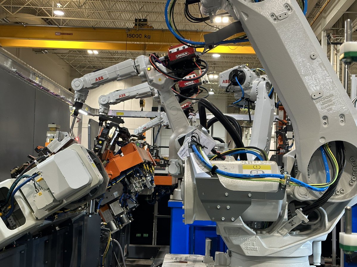fh_automation's tweet photo. #Robotic Engine Cradle MIG #weld line in final development at FH. Thanks to the team for a successful 1st part run with the customer. https://t.co/6Iy5VvomKY