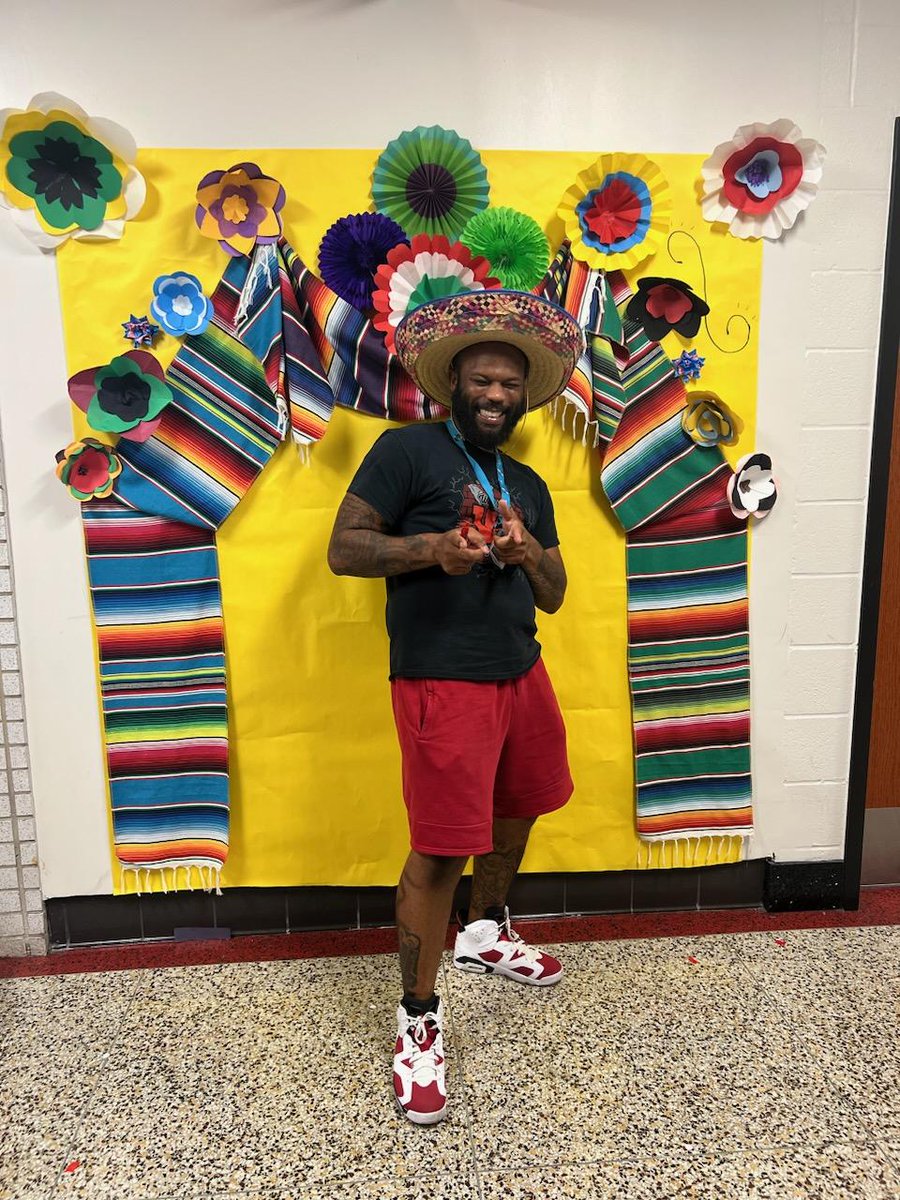 RisingMady17's tweet photo. Happy Hispanic Heritage Month!!! @WoodlawnHS_BCPS @JamelJernigan @KyriaJoseph @MyriamYarbrough https://t.co/cCOiNh35y7