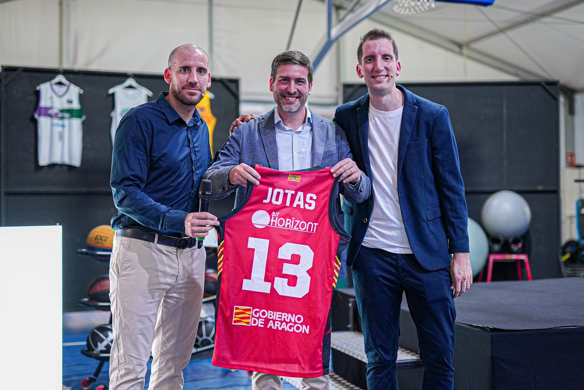 RingFantasyACB's tweet photo. Ring Fantasy ACB Day View!💍🏀

El pasado miércoles empezó la nueva era y se presentó @RingFantasyACB por todo lo alto!😃

Muchas gracias a todos los asistentes al evento y a nuestro presentador @FranFermoso 🤩

Seguimos jugando!💎🏀

#RingFantasyACB #Baloncesto @ACBCOM #RingMode https://t.co/IR2YC8CA6b