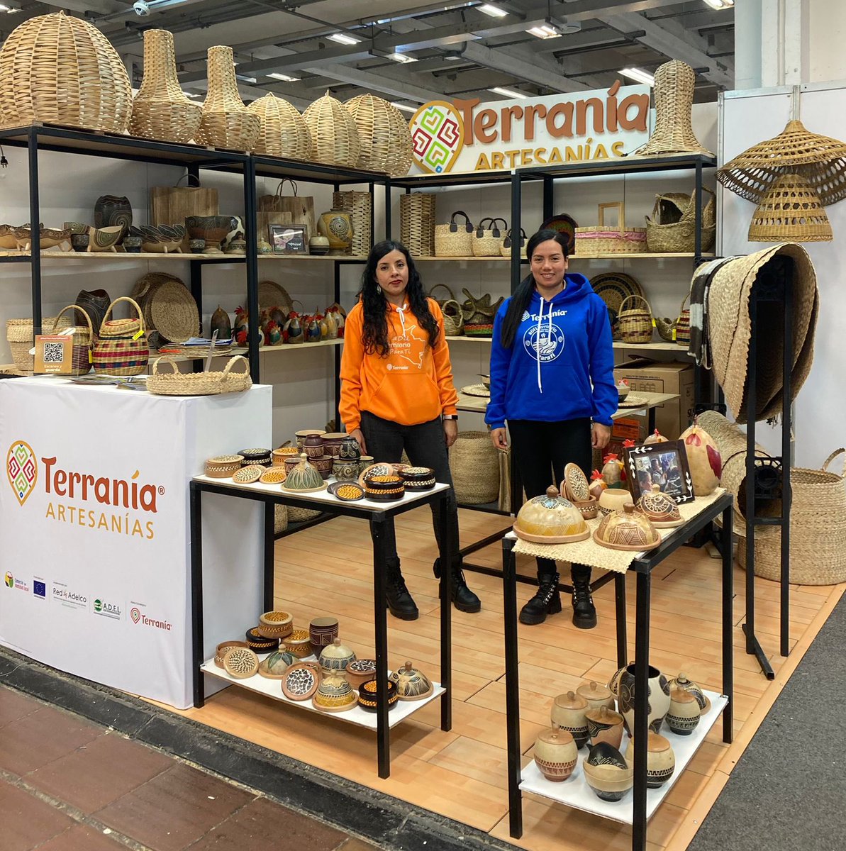 RedAdelco's tweet photo. #ConLaSociedadCivil 🇪🇺🤝🇨🇴 Desde el proyecto #ComercioConIdentidadLocal y con la estrategia comercial Terranía, varias OSC artesanas vinculadas al proyecto participan en La Feria del Hogar.
@UEenColombia | @ADELDINOS | @GBertrand_UE | @SomosHojadeRuta https://t.co/hpuTeGL3te