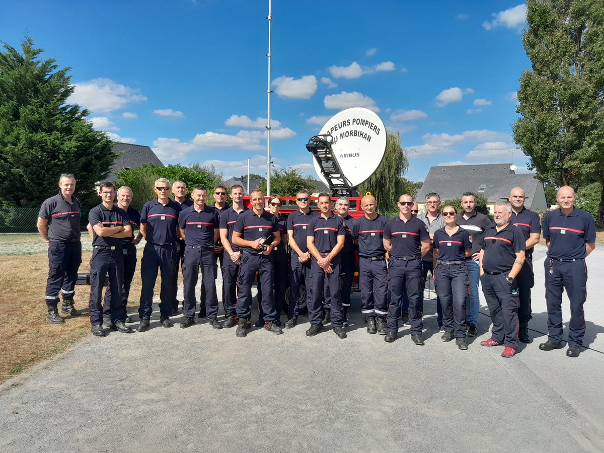 pompiers_56's tweet photo. #Formation | Formation de maintien et de perfectionnement des acquis au CIS de Pont-Chateau pour les #OFFSIC du SDIS56 et @SDIS44.
➡️ Échanges et partage d'expériences
➡️ Présentation de matériels
➡️ Mises en situations professionnelles et manipulation du terminal ANTARES. https://t.co/v0x3YedoPl