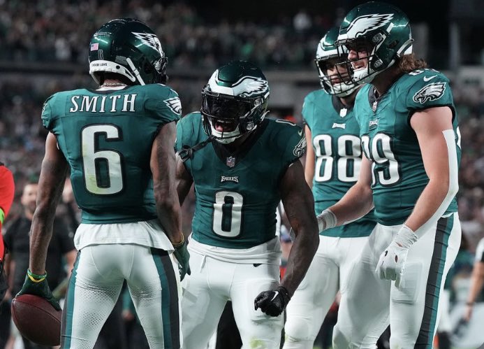 FantasyHubs's tweet photo. TOP 5 SELL HIGH CANDIDATES!!

FANTASYHUBS LIST-

1. #FlyEaglesFly   D’Andre Swift

2. #Raider Jakobi Meyers

3. #Jets Garrett Wilson

4.#Colts Michael Pittman Jr.

5.#Falcons Tyler Allgeier 

Who would you trade for if you had one of these players?
#FantasyFootball https://t.co/n07IWnIAoi