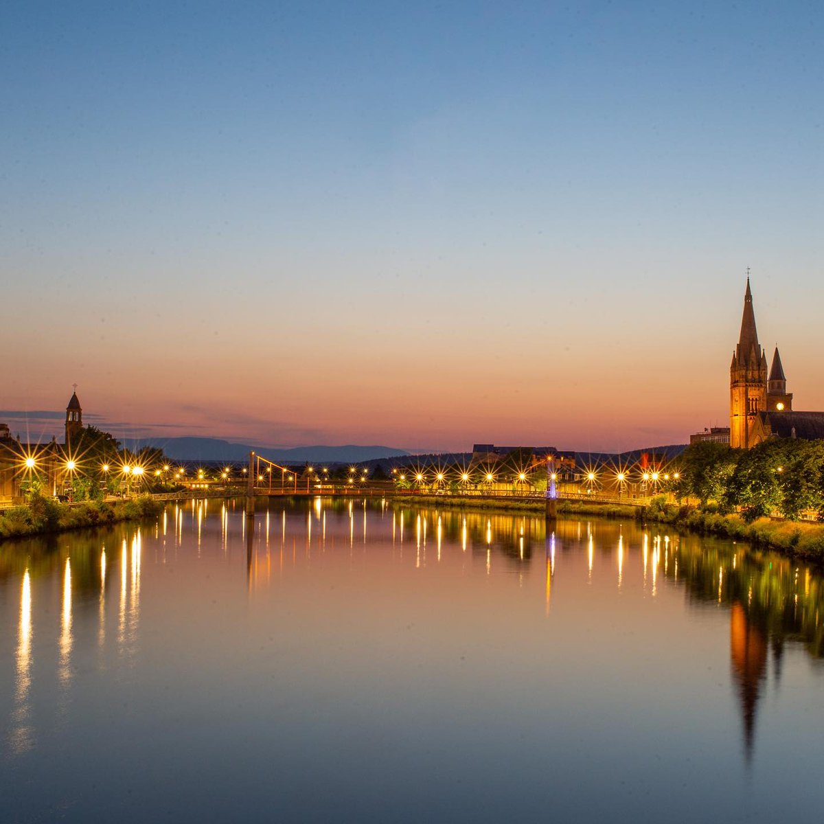 Scotland's tweet photo. Scotland's cities are buzzing with energy throughout the day and night ⚡

However as each day starts and each day ends there is a brief moment where even in the busiest of cities you can find moments of peace 🌅

 #ScottishCities #Sunrise #Sunset https://t.co/1DcwbqYRO8