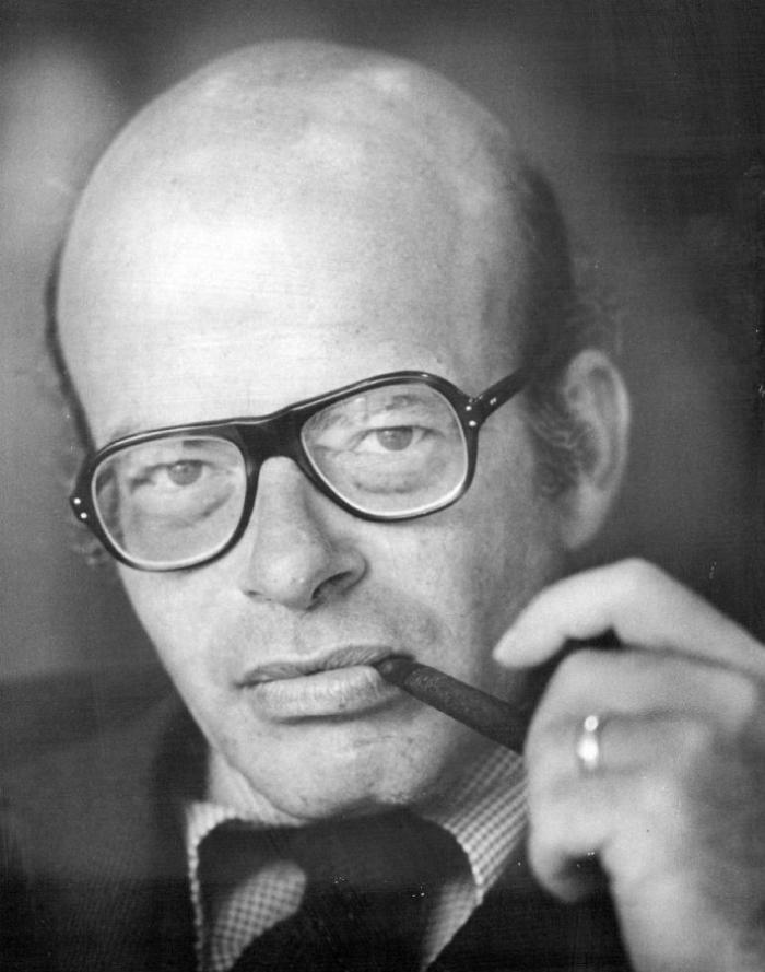 Эксперимент Розенхана

В 1973 году психолог Дэвид Розенхан провел эксперимент, который потряс мир психиатрии.
Эксперимент по сути проводился тайно.8 людей, среди которых был и сам Розенхан, обратились в различные психиатрические больницы страны с жалобами на слуховые галлюцинации