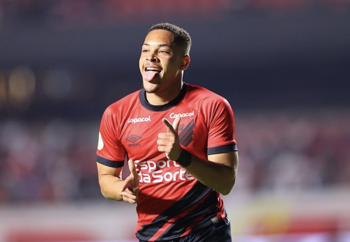 FabrizioRomano's tweet photo. Xavi: “Deco told me that Vitor Roque will arrive in January. I don’t see any issue for his transfer” 🔵🔴🇧🇷 #FCB

“We will see what happens in January”. https://t.co/reXa7oAEbL