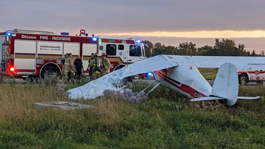 ivancp25's tweet photo. #AccidenteAéreo de un #Cessna140 que fue ROBADO y posteriormente se accidentó en el aeropuerto donde fue sustraido. Dañó otros 2 aviones en el impacto. Aeropuerto de #Ottawa #Rockcliffe (YRO/CYRO) #Ottawa, #Ontario, Canadá 🇨🇦. El ladrón sufrió heridas y fue detenido. 14-09-23 https://t.co/jZK4HB3lVD