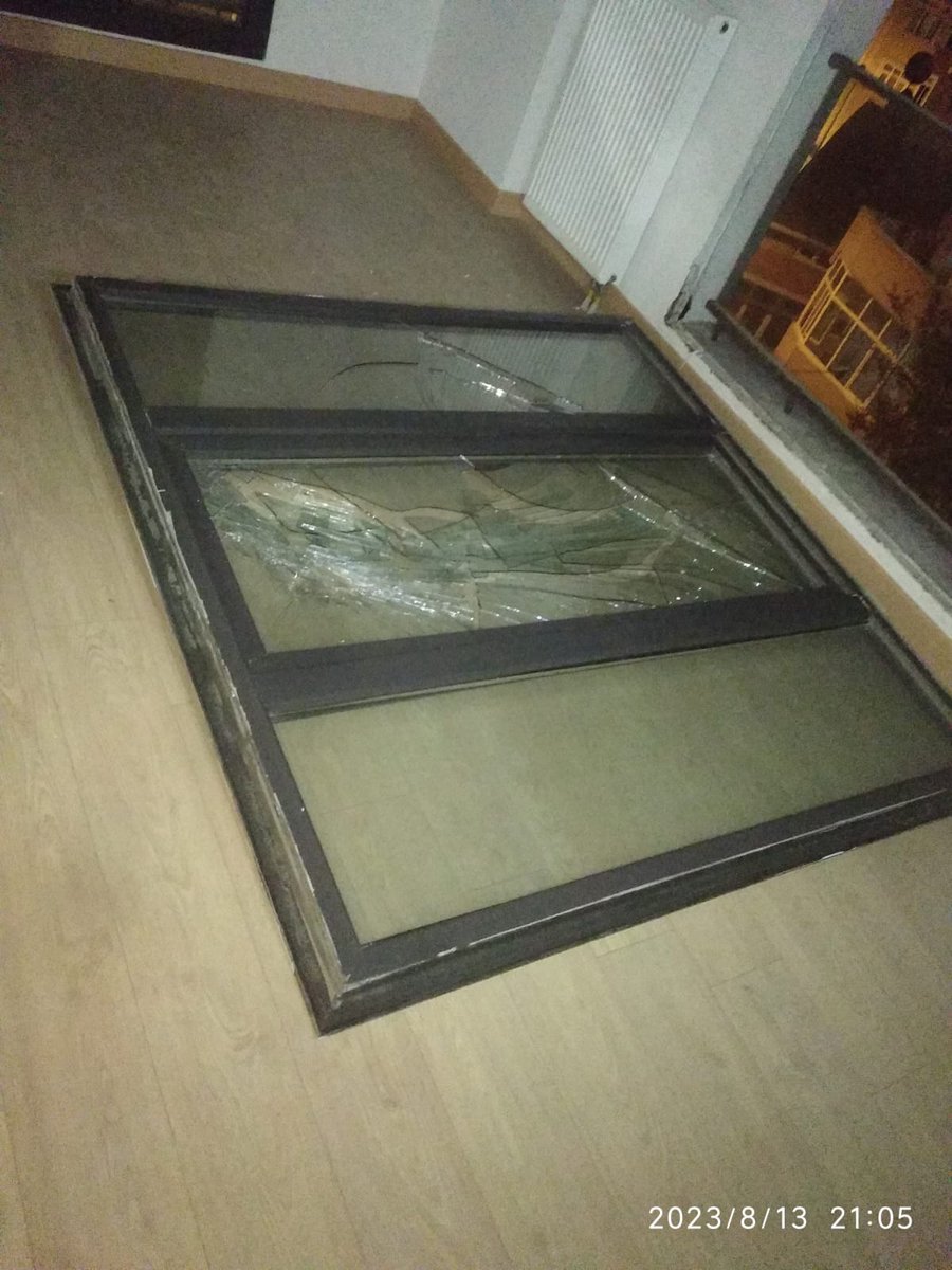 #tokisehribagcilartehlikede 9 senedir bitmeyen ve bitmesi için çaba gösterilmeyen TOKİ Şehri Bağcılar sitesinde  yetkililerin el atmasını bekliyoruz.Bagcilar belediyesi sayın <a href="/abdullahozdemir/">Abdullah Özdemir</a> defalarca belediye çalışanlarına sorunları bildirmenizi rağmen hala bir sonuç alamıyor