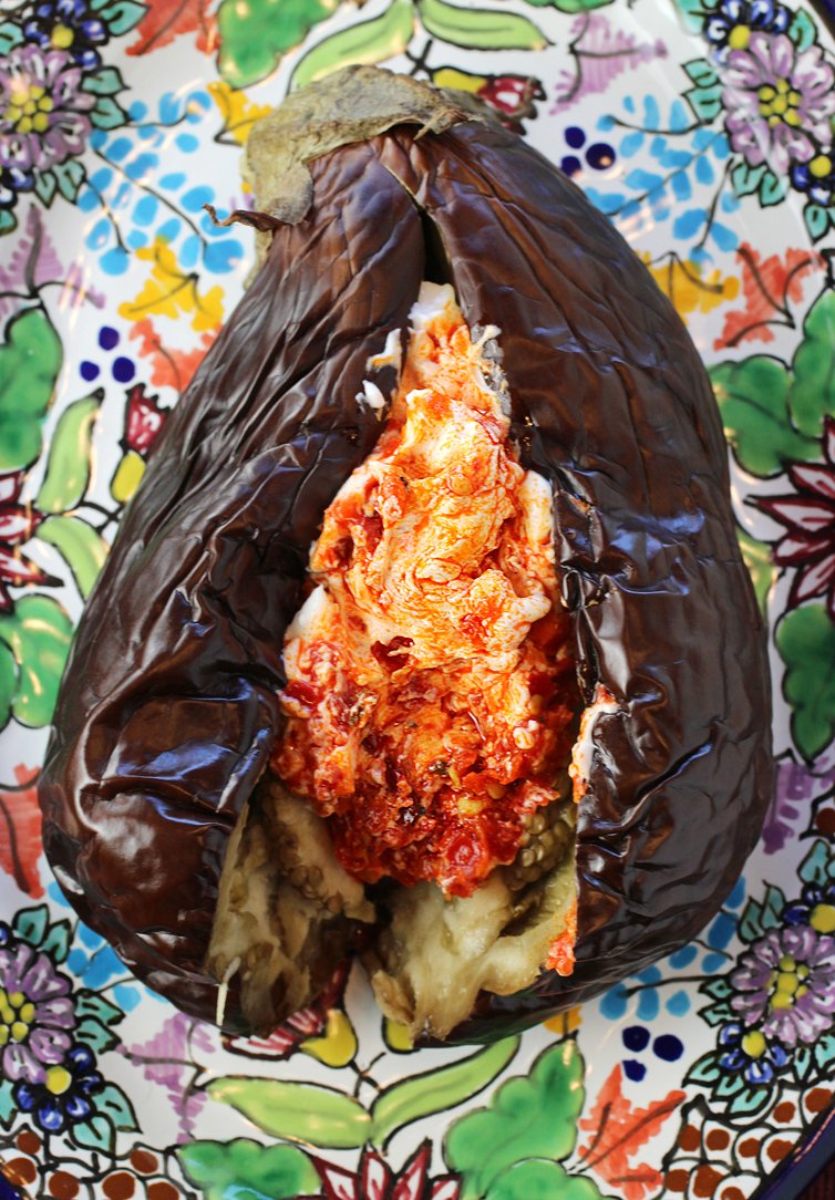 An effortless recipe if there ever was one: roast a whole eggplant, split open like a baked potato, and fill with Greek yogurt and Calabrian chili paste. Yum and yum! <a href="/grossypelosi/">GrossyPelosi</a> <a href="/UnionSqandCo/">Union Square & Co.</a> foodgal.com/2023/09/lets-h…
