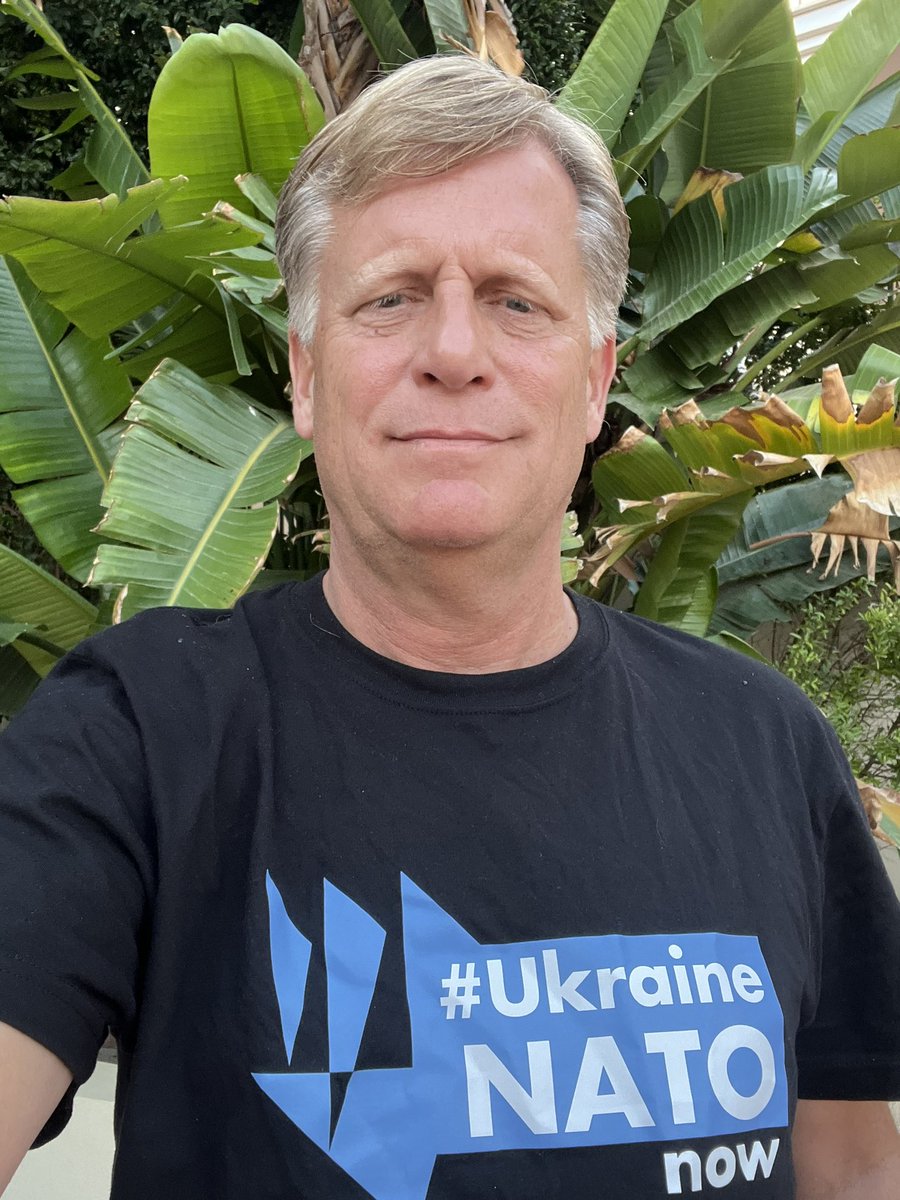 McFaul's tweet photo. Souvenir tshirt from #Ukraine. Thanks @SashaUstinovaUA . https://t.co/bk2ublV6Y2
