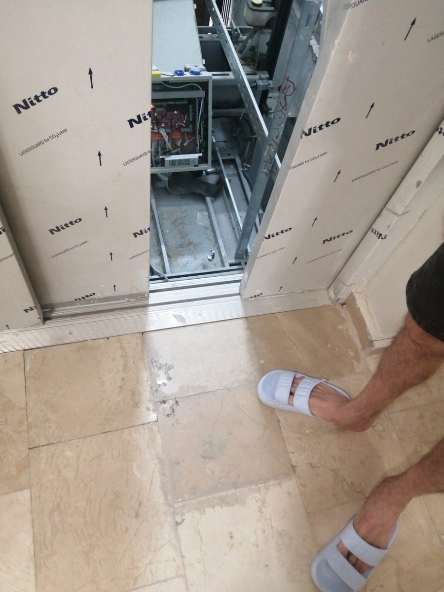 #tokisehribagcilartehlikede Toki ve Bağcılar belediyesi ortaklığı ile yapılan kentsel dönüşüm facia saçıyor.Asansorde 5.kattan 3.kata hızla düşerek çocuklarımızın canına kast edilmiştir.Bu projede herkes suçu bir başkasına atıyor.Artik yeter!Tüm devlet yetkilileri el atmalı.