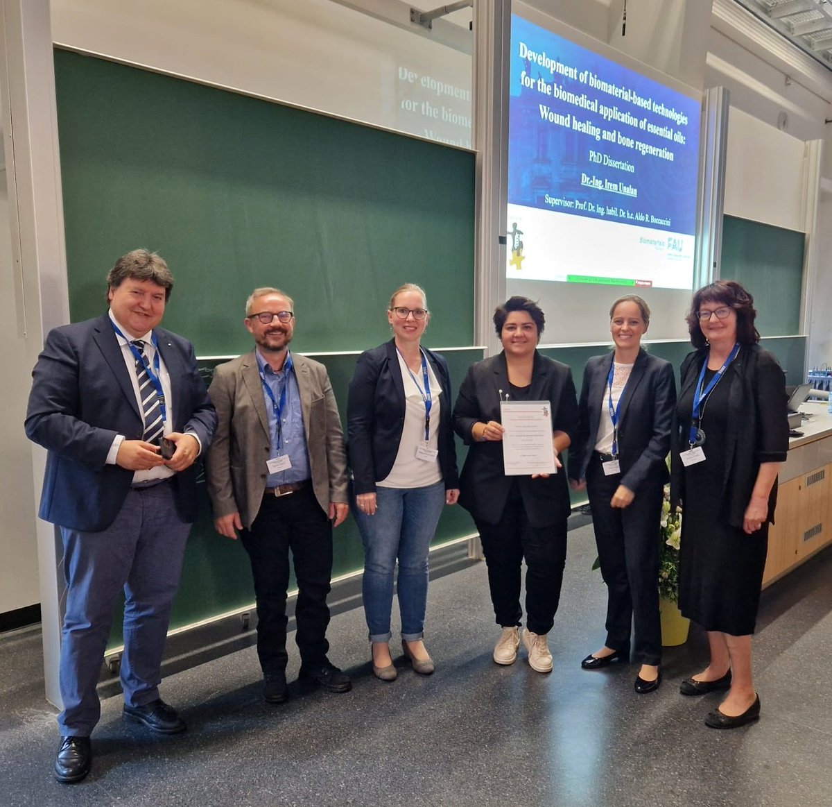 I'm happy to share that I received today the best doctoral thesis award 2023 from 'German Society for Biomaterials #DGBM @ysf_dgbm' in Jena, Germany. I could not manage this without the support of my family friends, students and supportive supervisor @Boccaccini_Lab @DeptWW_FAU