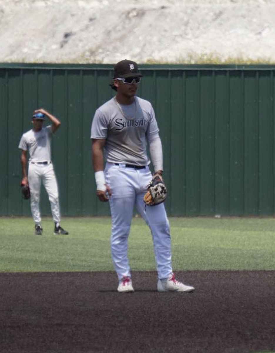 Donny Cantu
5’9” / 185lbs
C/O 2025 / Dobie HS
1B 3B 2B SS

donnycantu09@gmail.com
<a href="/donnycantujr9_/">d9</a>