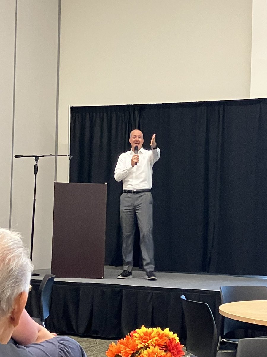 Secretary <a href="/MikeNaigIA/">Mike Naig</a> presented the Wergin Good Farm Neighbor award today to the Dolch family from near Villisca. A very deserving family. Thanks to <a href="/supportfarmers/">Coalition to Support Iowa's Farmers</a> and <a href="/BigShowFarm/">The Big Show</a> for partnering on this award. Learn more about about the family: iowaagriculture.gov/news/dolch-fam… #IowaAg