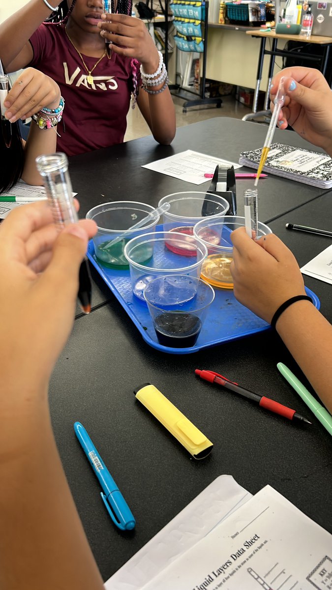 VidaMsBorn's tweet photo. Mixing Mystery Liquids! Ss investigating salinity and density differences and their role in ocean currents @VIDASHARKS https://t.co/I6X2gwdlx0