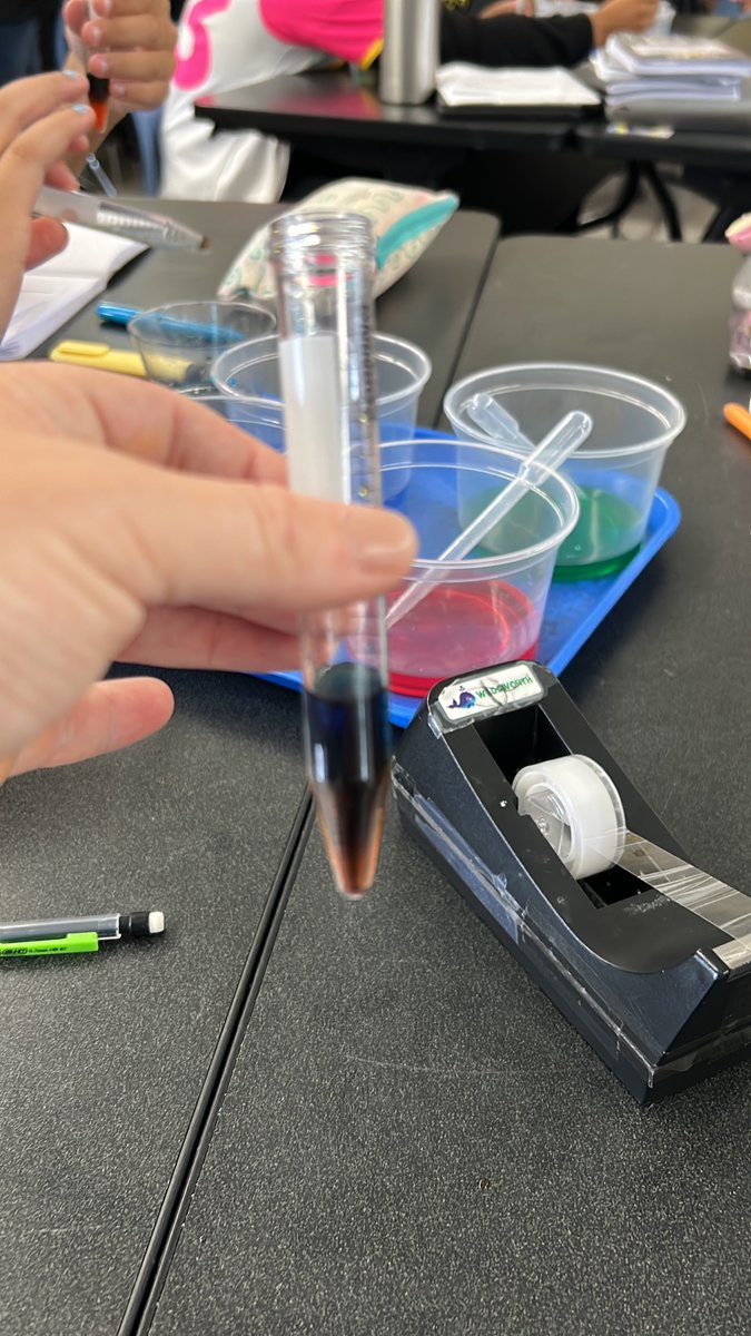 VidaMsBorn's tweet photo. Mixing Mystery Liquids! Ss investigating salinity and density differences and their role in ocean currents @VIDASHARKS https://t.co/I6X2gwdlx0