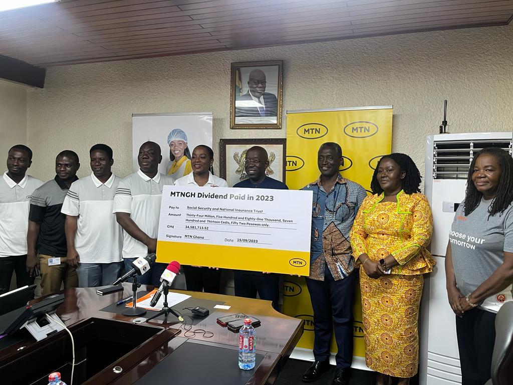MTNGhana's tweet image. Earlier today, we presented a cheque of GHS 34,581,713.52 as payment of Dividends to SSNIT, one of our top three shareholders.#goodtogether