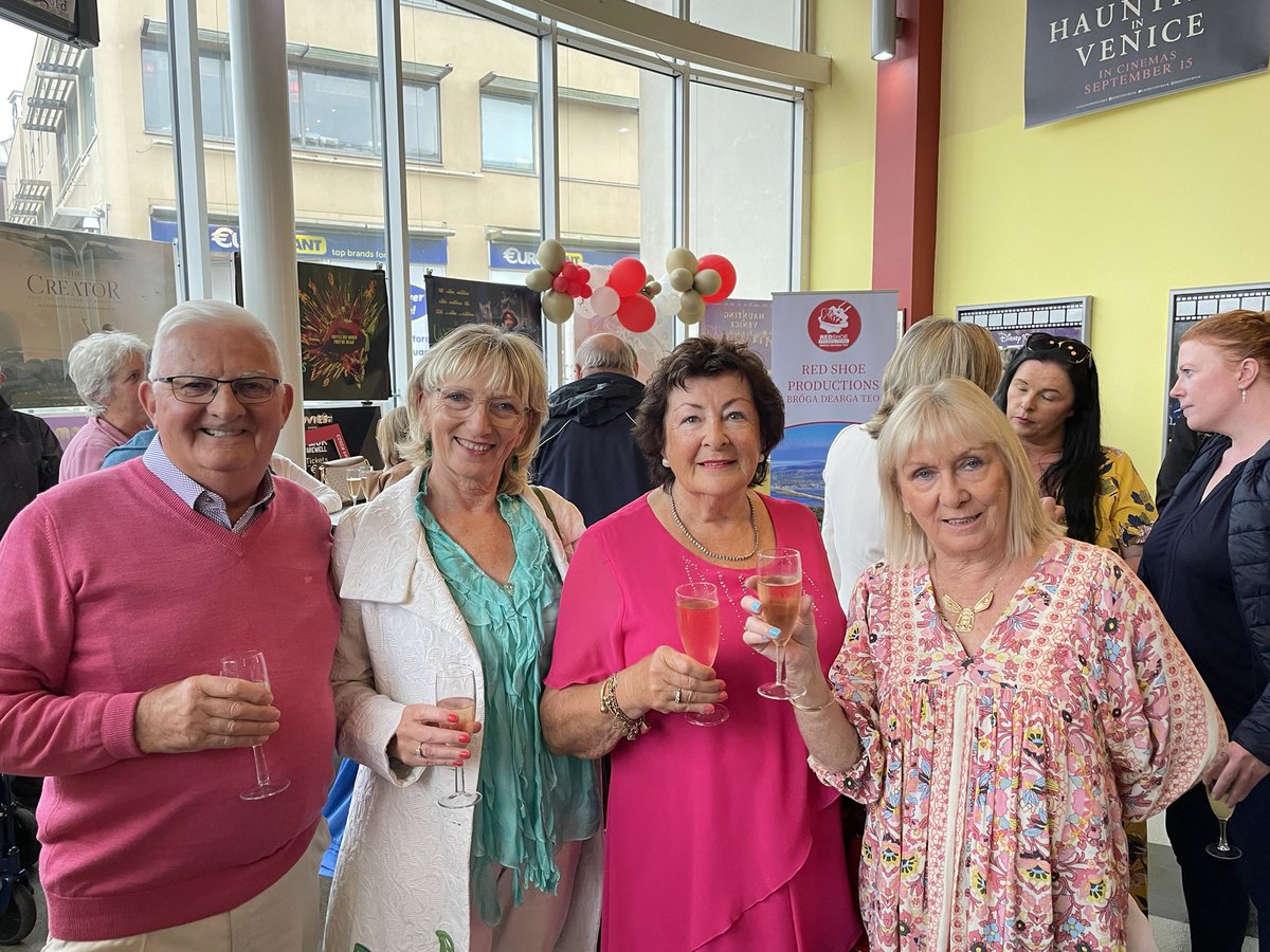 Kylebjournalist's tweet photo. I was delighted to attend The Elders in Dungarvan today in association with Deise Day Care Centre and TG4 for their first screening. 

Cast and crew arrived by stretched limo with the red carpet. 

Thanks to @MaryButlerTD for catching up with me also.

Full video on WLRS FB page. https://t.co/GiNPpbn5al
