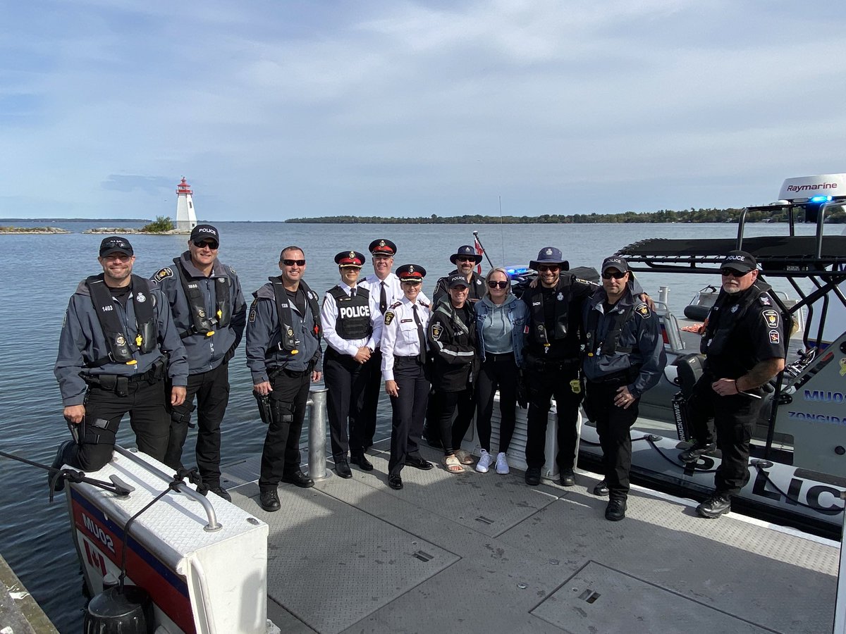 YRPAca's tweet photo. BACK AT IT FOR A 2ND YEAR!
Members of @YRP Marine Unit are once again making a #SplashForSouthlake to raise funds for cancer care here in our own community. On Oct 1st they will swim 16km from @FridayLiving to #JacksonsPoint.
Support them ▶️ https://t.co/xhwqMdNTau https://t.co/NnZIQdIxDd