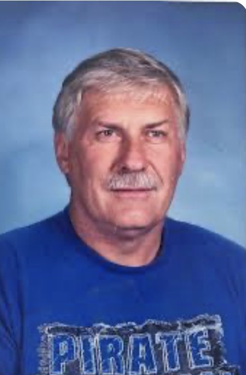 Coach_MCampbell's tweet photo. It should be an EXCITING night at Randy Penn Stadium!! The Pirates play the Lions of Littleton in the #BroadwayBrawl at 7 pm!!! 

DID YOU KNOW?

Randy Penn was an Assistant Coach for the Lions &amp; Paul Anderson the year before he became Englewood’s longtime Head Coach!
#SailsUp https://t.co/04pGuYB4PB