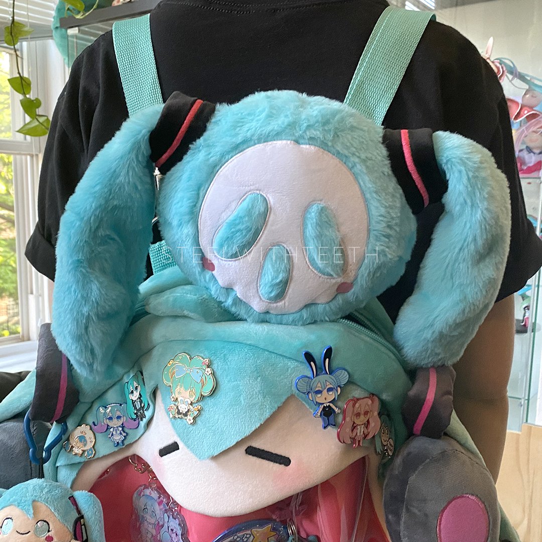 Ghostmikus are now available! Get her while she's still in stock! 

🔗🔽