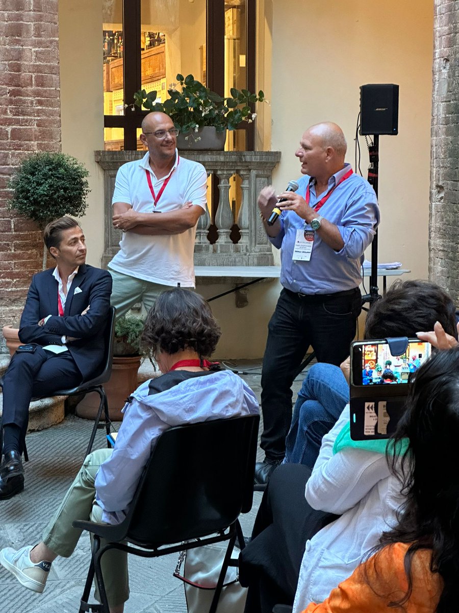 LucisulLavoro's tweet photo. Il Dialogo nel Chiostro sulla Partecipazione dei lavoratori nelle trasformazioni industriali chiude questa giornata di Luci sul Lavoro

#LSL23 https://t.co/9Jpk68jaba