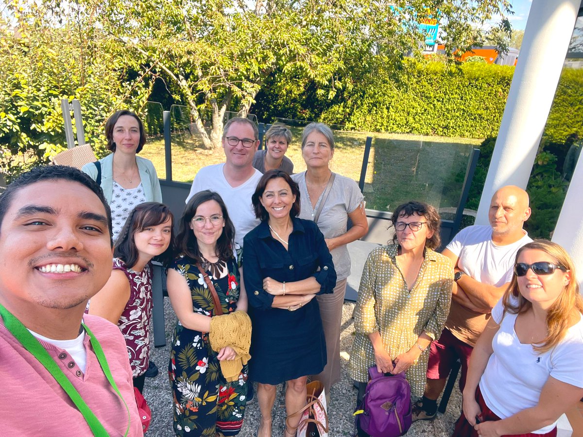 EquipeCEB's tweet photo. Yesterday, our team had a blast coming together for a fantastic team lunch! Mixing science and food – what more could we ask for? 🍽️💡 Cheers to our awesome team! #AnimalCognition #AnimalWelfare #AnimalBehavior https://t.co/2SGMQV7M9q
