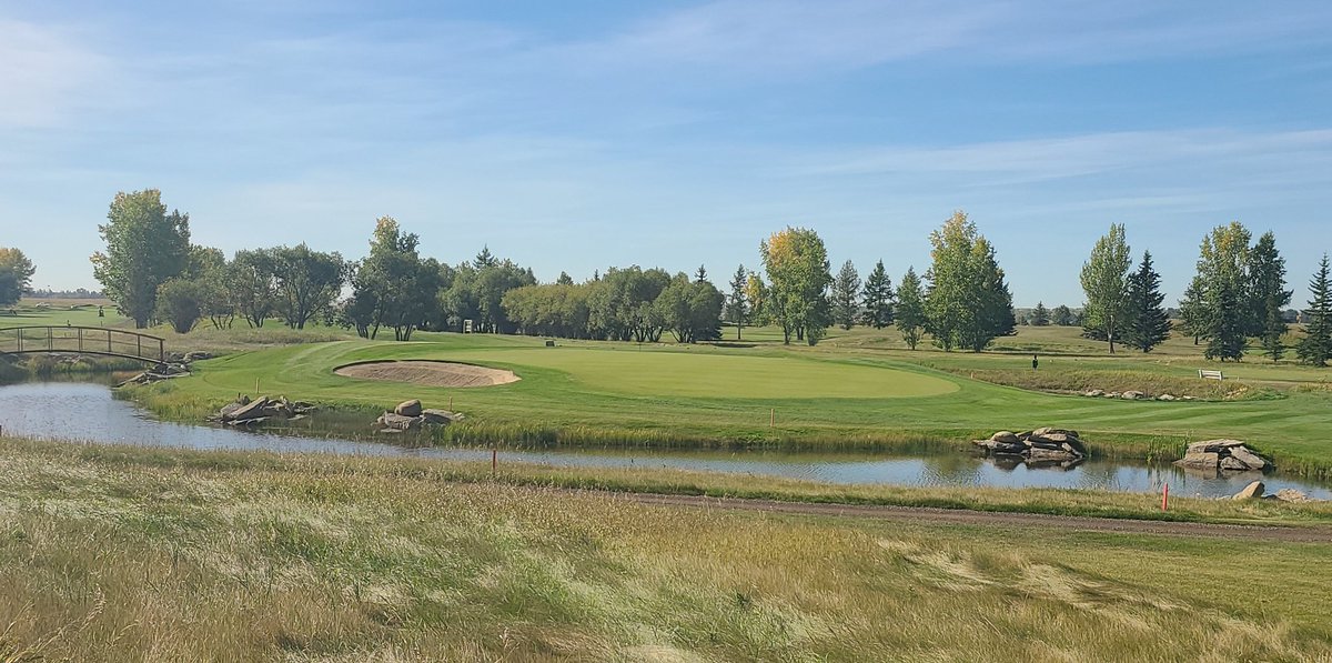 OGCTurfCare's tweet photo. As of today one more month to enjoy OGC! It's a beautiful weekend to get out and enjoy it. Leaves aren't a issue and the golf course is still really good call for tee times still a couple afternoon spots. https://t.co/GAAksTDlQO