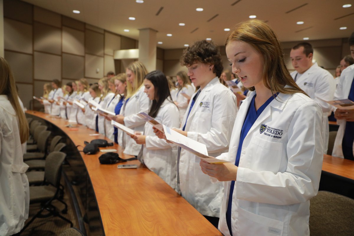 UTRocketNursing's tweet photo. We honored the BSN #WhiteCoat Ceremony, the first step in our #BSN students' journey to becoming #nurses, with their friends and families.
#gorocketnursing https://t.co/nb25oDhZ6L