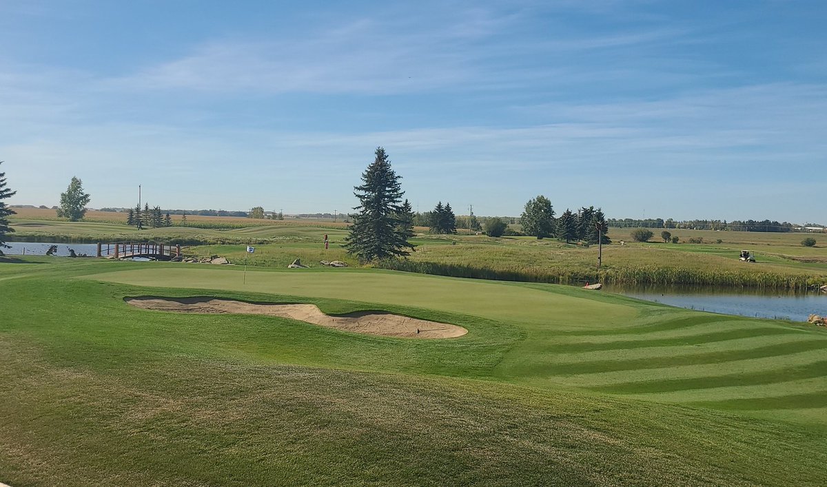 OGCTurfCare's tweet photo. As of today one more month to enjoy OGC! It's a beautiful weekend to get out and enjoy it. Leaves aren't a issue and the golf course is still really good call for tee times still a couple afternoon spots. https://t.co/GAAksTDlQO