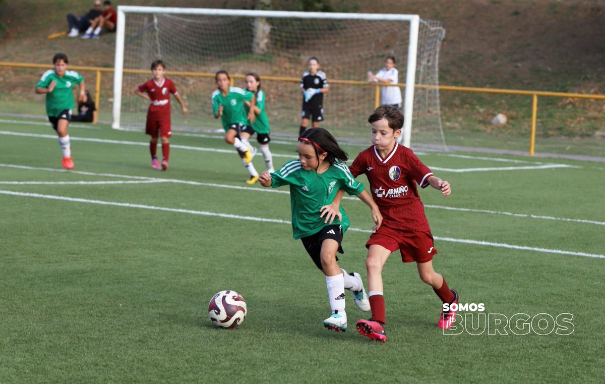bcffemenino's tweet photo. ¡Imágenes del amistoso que acaban de ganar nuestras chicas del Benjamín A contra La Deportiva! 🤍🖤

¡No hay quién nos pare! 😎

#SomosFemenino | #SomosBurgos https://t.co/DWIb0OV89Z