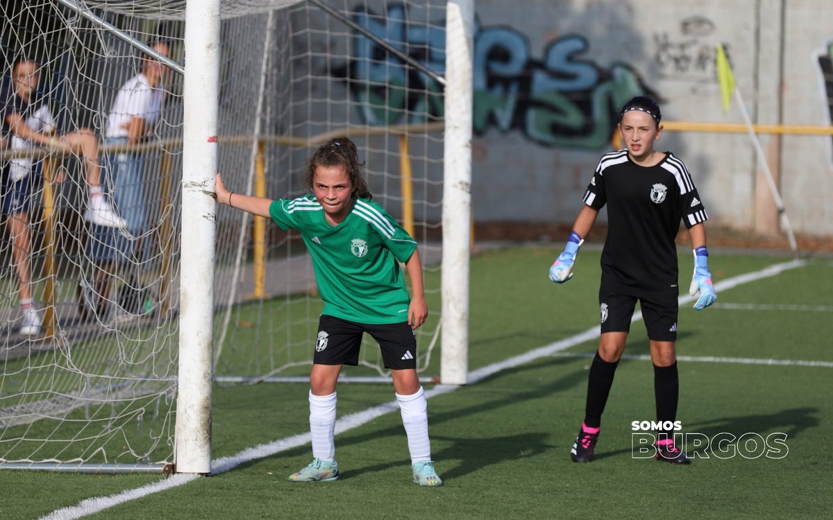 bcffemenino's tweet photo. ¡Imágenes del amistoso que acaban de ganar nuestras chicas del Benjamín A contra La Deportiva! 🤍🖤

¡No hay quién nos pare! 😎

#SomosFemenino | #SomosBurgos https://t.co/DWIb0OV89Z