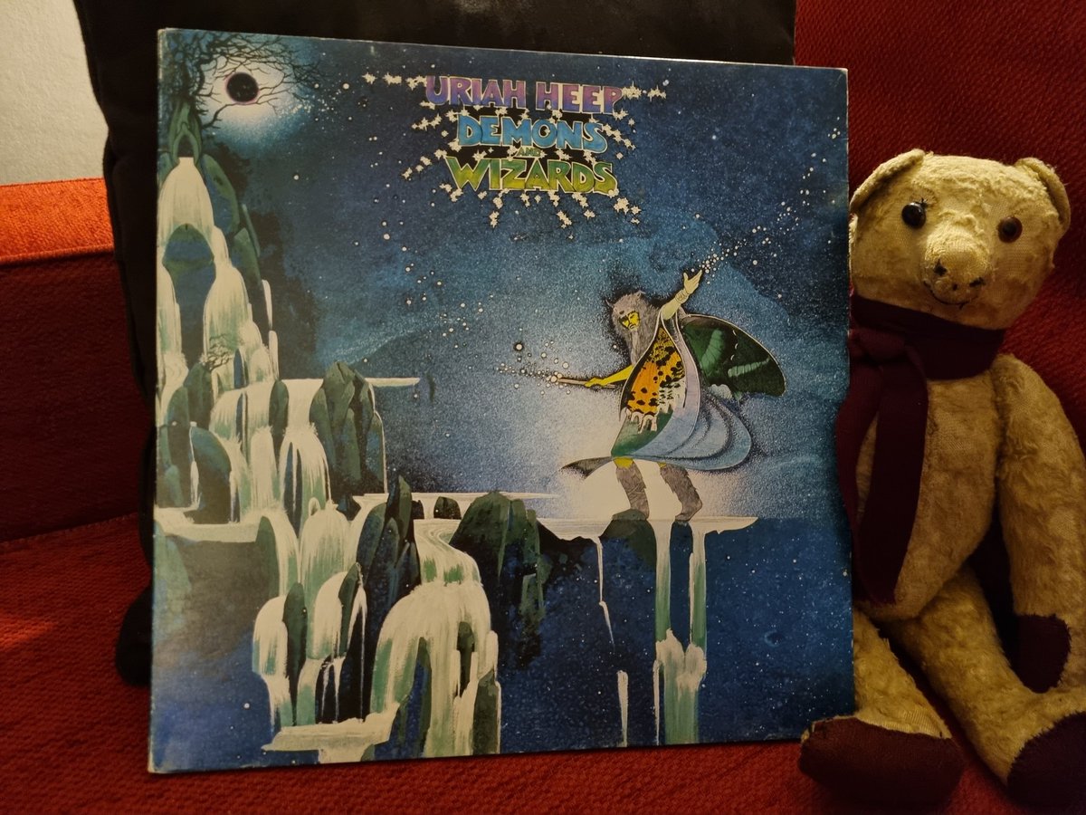 hellman68's tweet photo. Fortsätter med:
Uriah Heep - Demons And Wizards, NCB 1972.
#lpcollection #lpcollector #lpjunkie #vinyl #vinyljunkie #vinyllove #vinylrecord #vinylcollection #vinylcollector #record #recordjunkie #recordcollector #recordcollection #rock #hardrock #progrock #uriahheep https://t.co/3KQNuASjUF