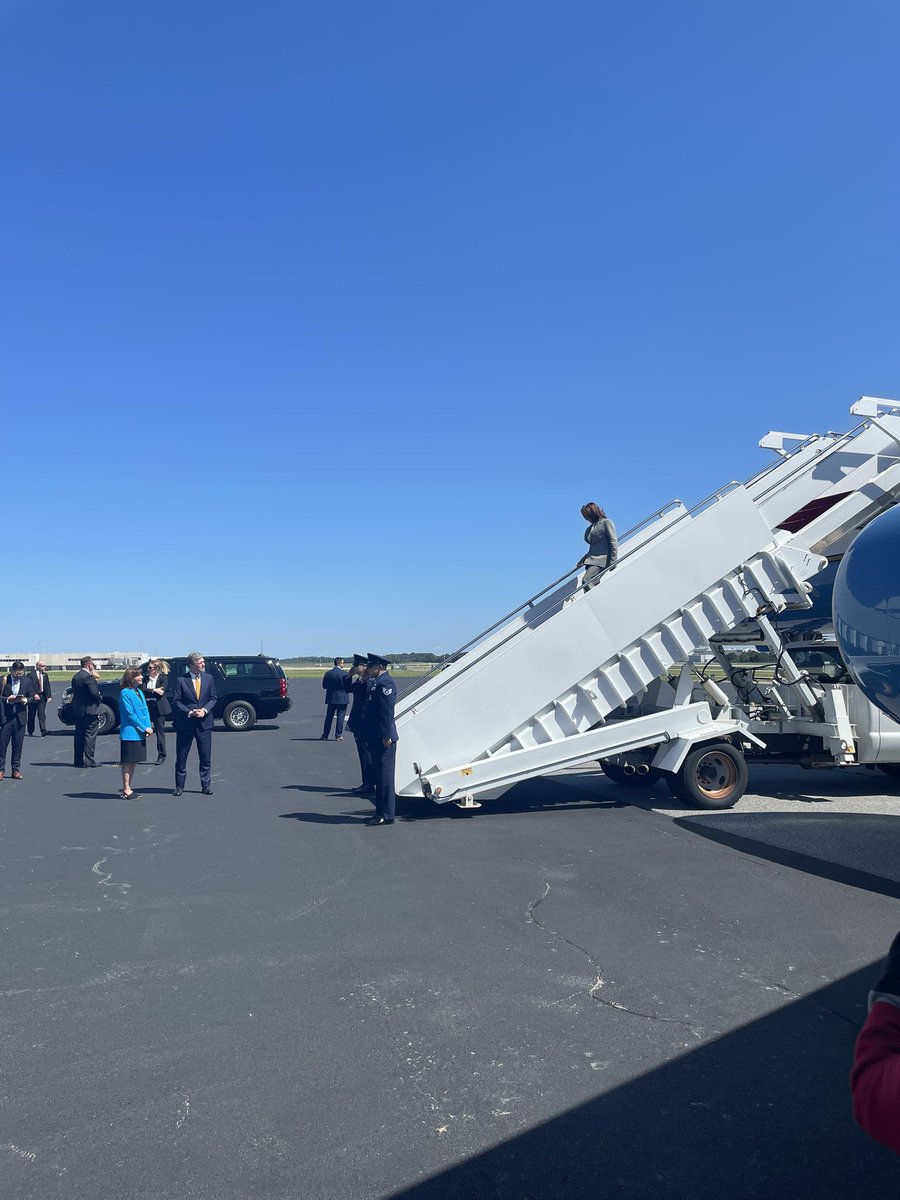ErnestoApreza46's tweet photo. .@VP Harris is wheels down in Greensboro, NC to continue her nationwide “Fight for Our Freedoms" College Tour with a stop at North Carolina A&amp;T State University. https://t.co/lpFD7K4iDK