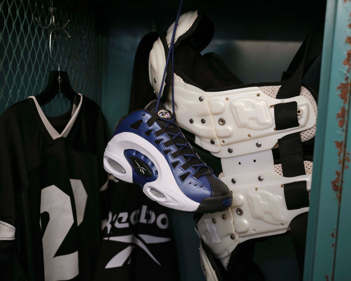 Reebok's tweet photo. The Legend of @EmmittSmith22  has returned. Welcome back this 90s era staple on its 30th anniversary, paying homage to a historic career. The ES-22 is here to remind us that legacy never fades, and champions reign forever. https://t.co/IV2p81CTTm https://t.co/IXC2FjT6v3