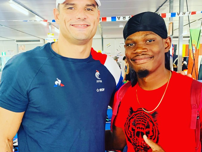 Le nageur centrafricain Terence Tengue en compagnie du champion olympique français Florent Manaudou.

Bon courage champion.
Rappelons que Terence Tengue est qualifié pour les J.O 2024 qui aura lieu en France. 

Journaliste 2.0