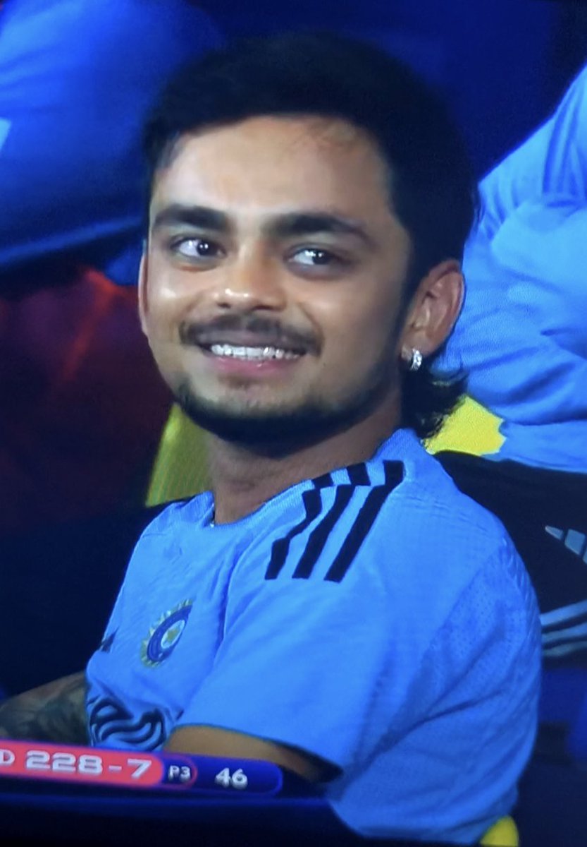 vamshi324342's tweet photo. #samisami song played in ind vs Bangladesh match #ishankishan enjoying #puspha #AlluArjun #rashmika #ViratKohli #salaar #Aliens #Samantha https://t.co/DenyinfrUA
