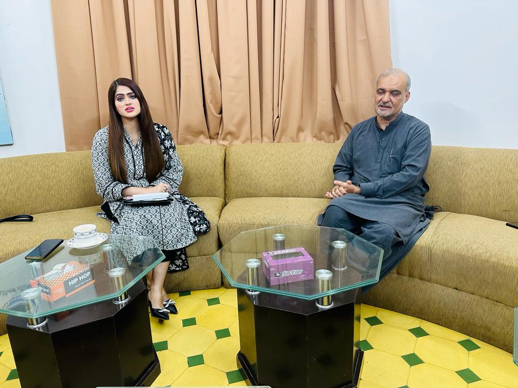 FatimaAkhtar786's tweet photo. Moments from interview with Hafiz Naeem Ur Rehman 

#City21 #hafiznaeemurreham #Karachi #crime #Anchorperson #JamateIslami https://t.co/E1C6cVaq2A