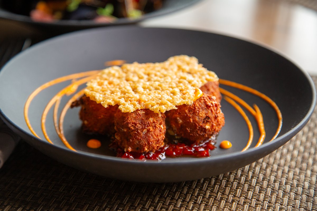 When creating the new menu, these hushpuppies were a no-brainer! The fan-favorite appetizer is here to stay 😍

#Slate #Slateorlando #Orlando #foodie #orlandofoodie #appetizer # fanfavorite #delicious #hushpuppies #amazing