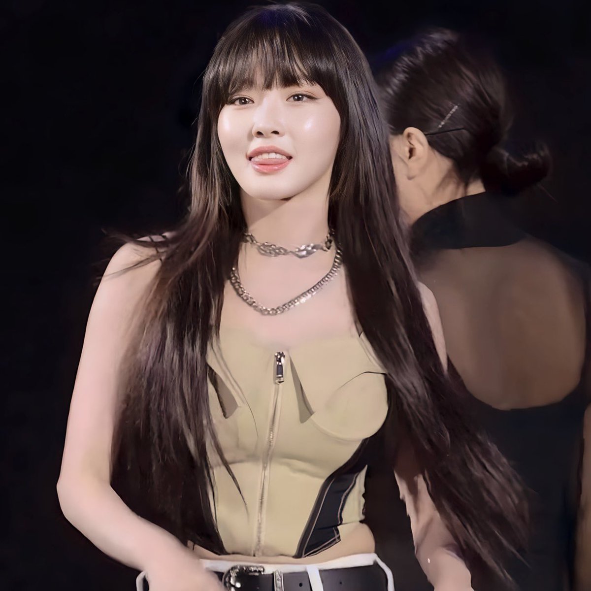 KCHROCKSTAR's tweet photo. mother is mothering

#CHUNGHA #청하 https://t.co/BwXmnBk4GT