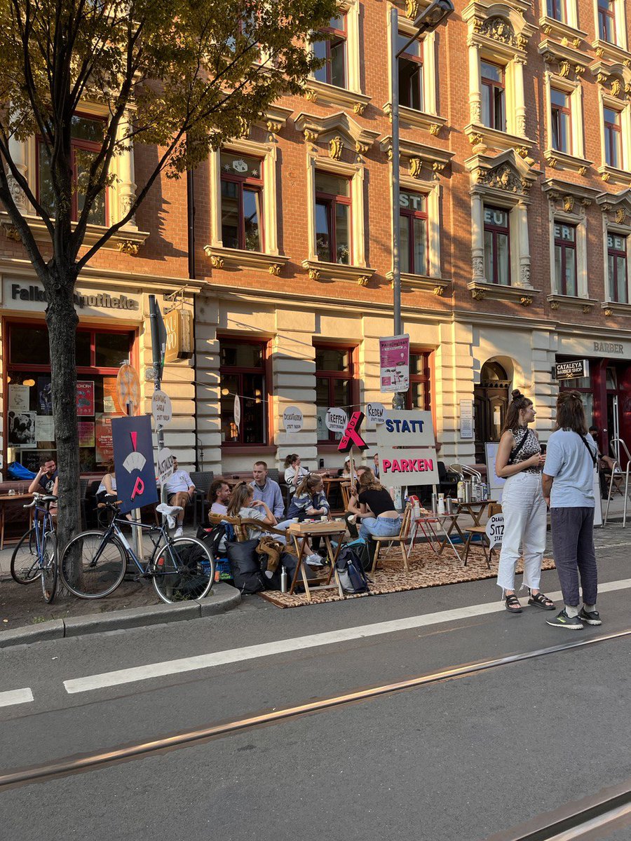 Wow!!! Über 200 Parklücken haben sich heute in kleine und große PARKs verwandelt. Vielen Dank an alle, die diesen #ParkingDay in Leipzig zum größten und buntesten aller Zeiten gemacht haben!