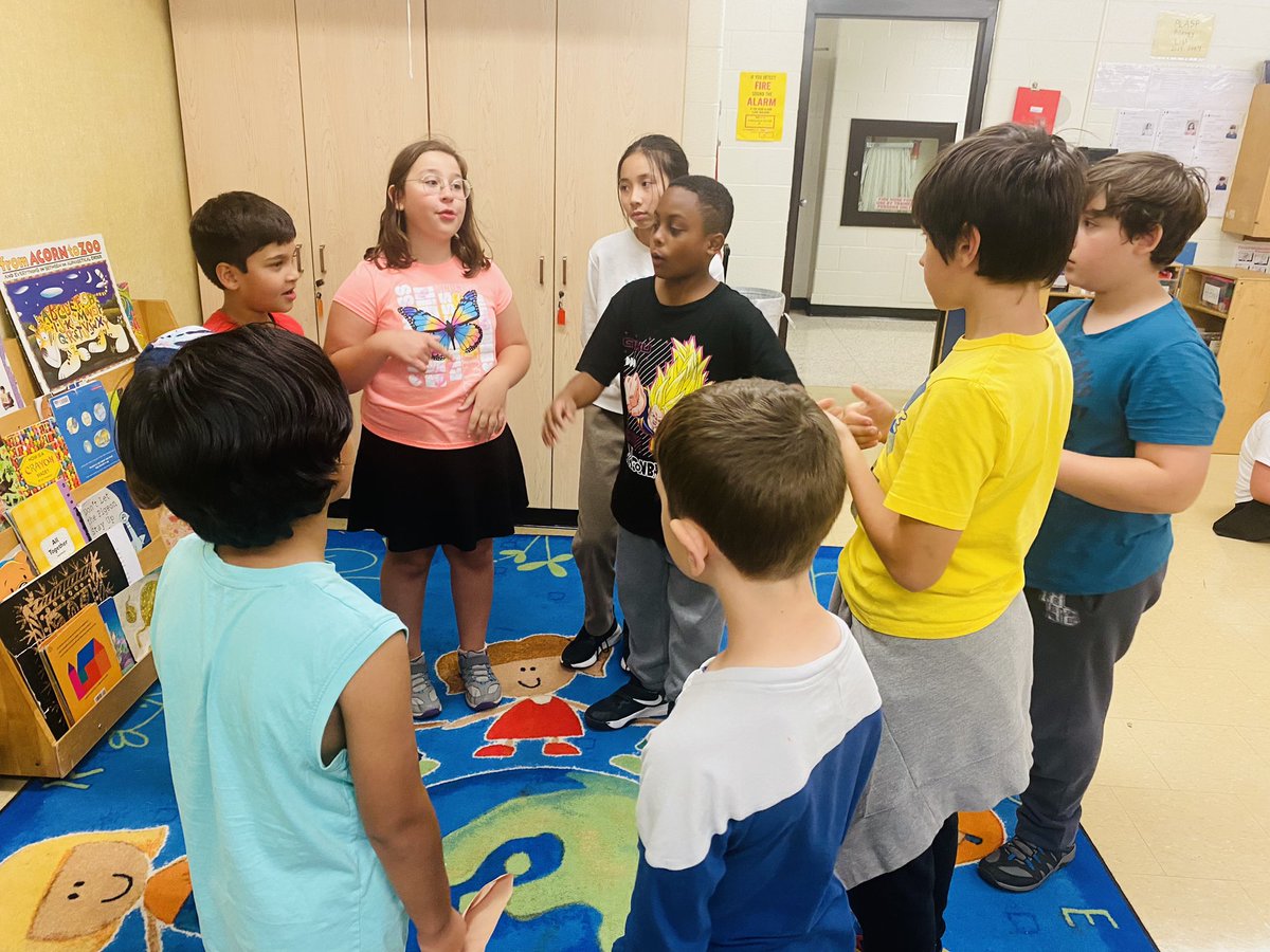 lobnafrench's tweet image. Playing a game about counting in French! Following children’s interests and empower their learning! #teamwork #French #plasp @PLASP_CCS