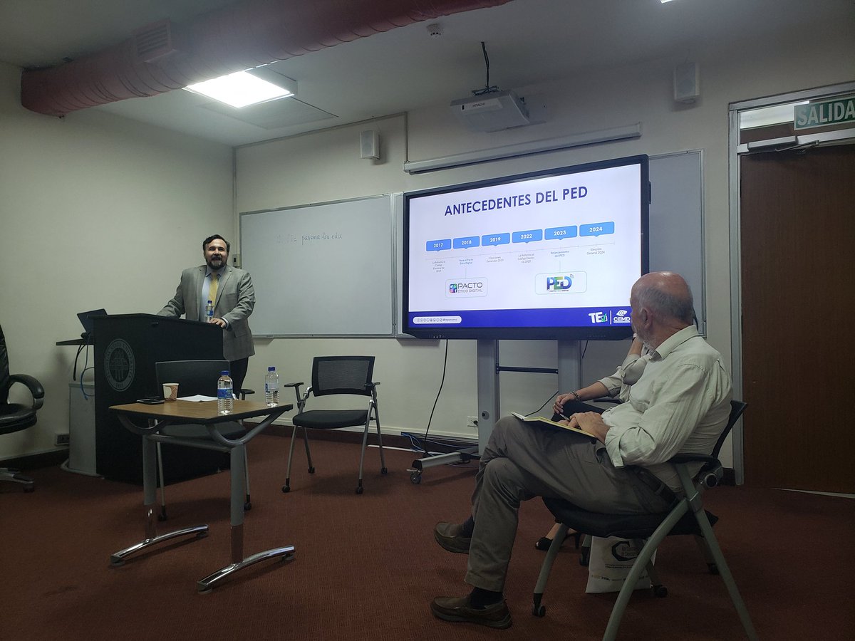 uraisa's tweet photo. "Nunca nos había pasado que un 'servicio público' fuese privado. El director del CEMD del @tepanama acerca de los acuerdos con las plataformas (Meta, X, etc.) en el congreso de @Redcacip https://t.co/JB75VbmnKZ