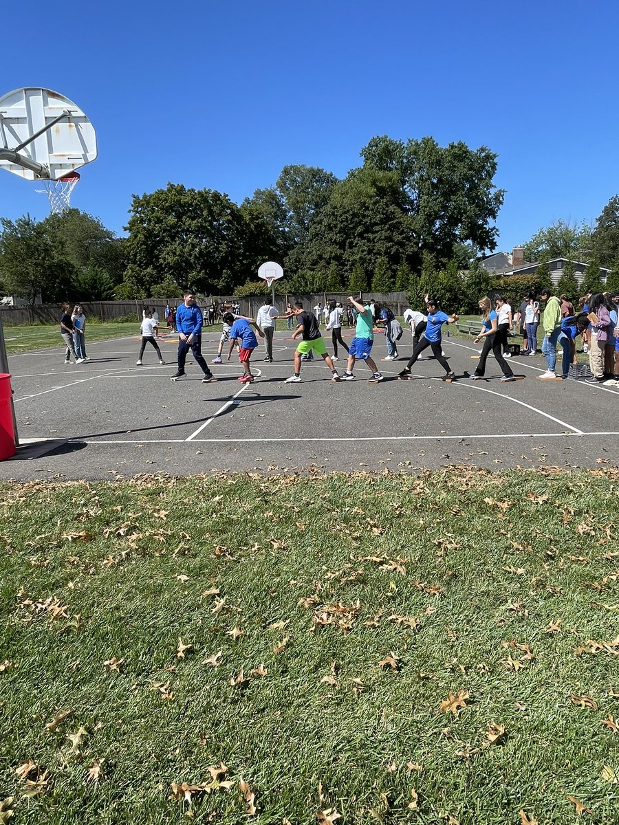 mrs_sfelicetta's tweet photo. MHK Academy Games are in full swing! Are you rooting for Kappa or Sigma? @MsDaSilvaAP @MHK_AP_7 @MrsKatieMinto @EWRSDK12 https://t.co/8OHNqaxNT5