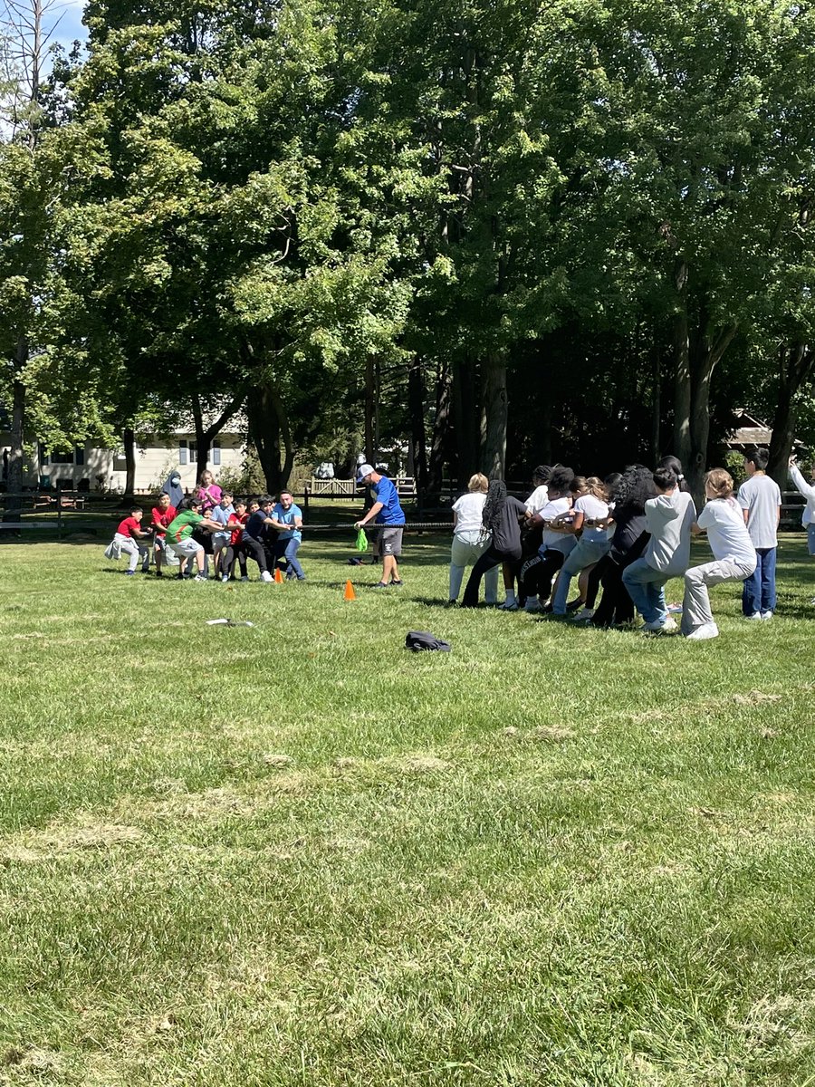 mrs_sfelicetta's tweet photo. MHK Academy Games are in full swing! Are you rooting for Kappa or Sigma? @MsDaSilvaAP @MHK_AP_7 @MrsKatieMinto @EWRSDK12 https://t.co/8OHNqaxNT5