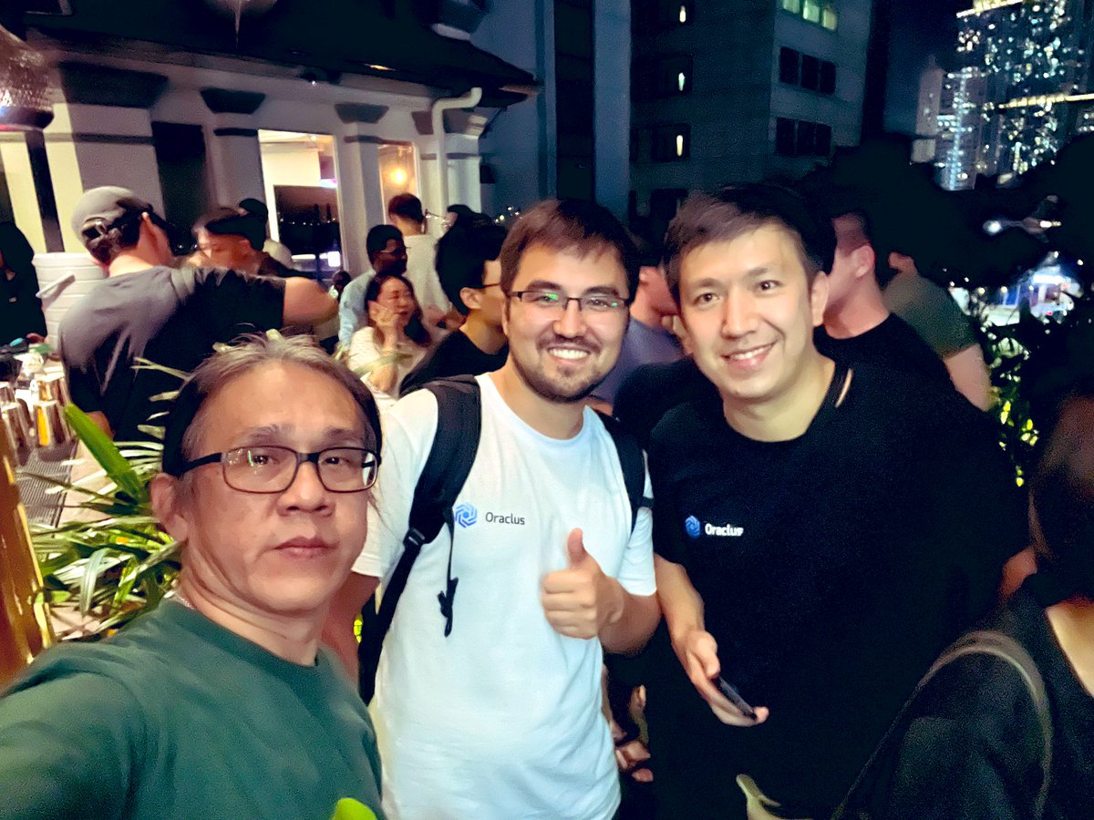 orbitant's tweet photo. Great catching up @make999 and finally meeting @alibekpolatoff IRLโฆ check out @oraclus_com folksโฆ awesome insights! #Token2049 #Singapore #Xblockchain https://t.co/N3UB2CdrrF