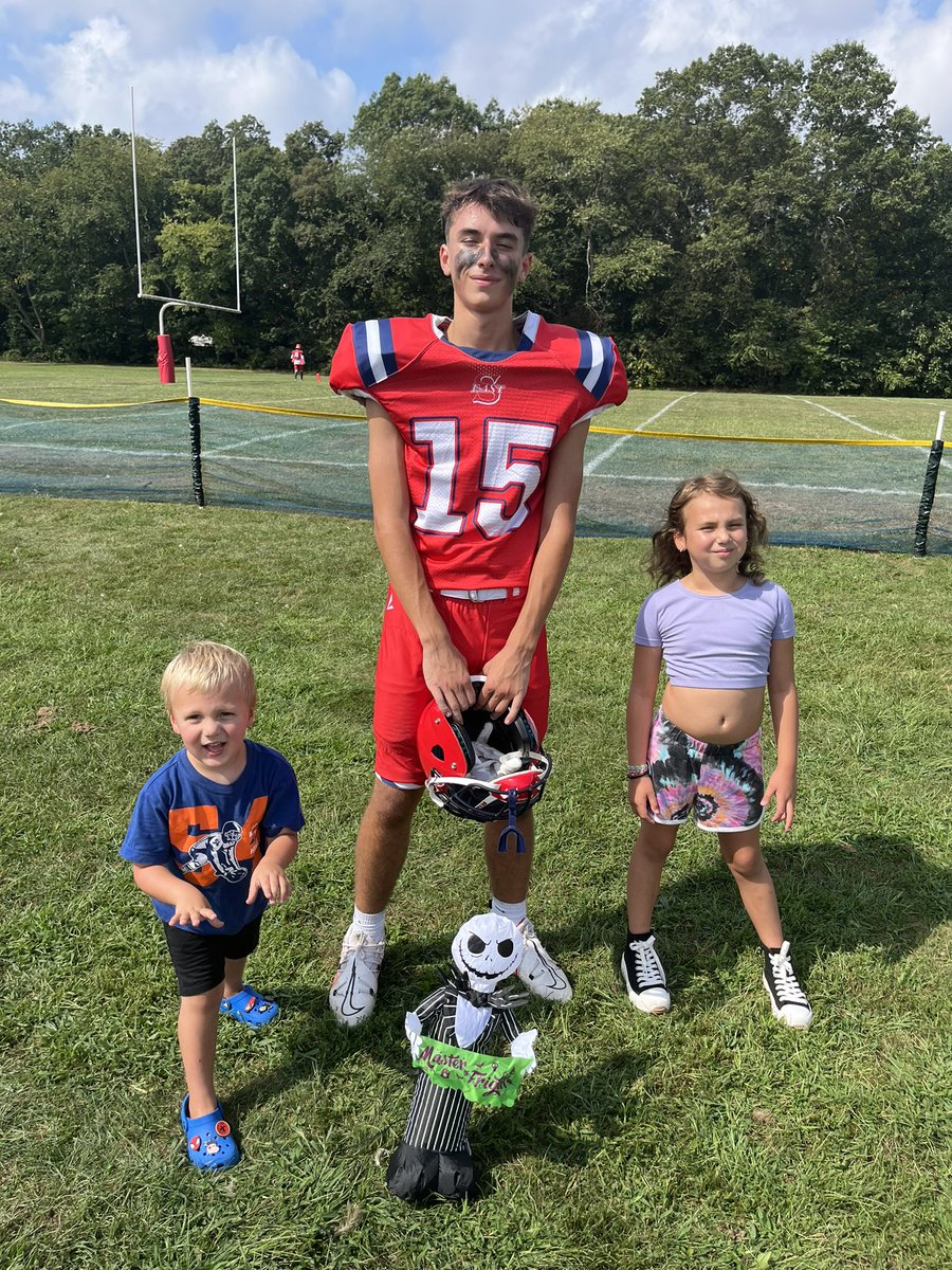 MattJakes7's tweet image. Bringing my boy to his 1st ever game on 10/1! I know people get them, I just don’t know how- can anyone help me get field passes for before the game? I want to make it as special as possible for him! 🙏🙏 @nyjets @iamSauceGardner @woodyjohnson4 @BreeceH @ZachWilson @WILL_JUN1OR