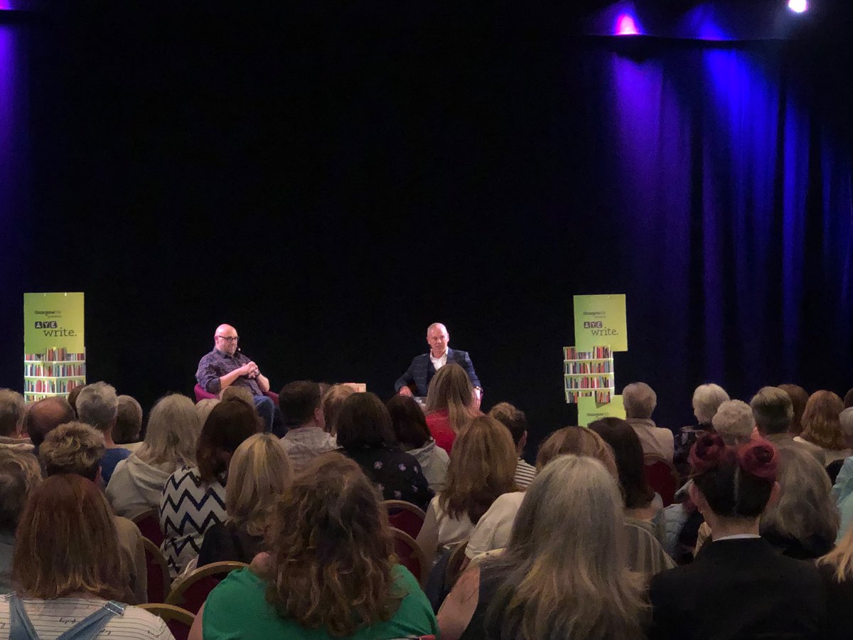 Packed crowd in Glasgow for @RobbieRinder and @SteveCavanagh_ this evening!